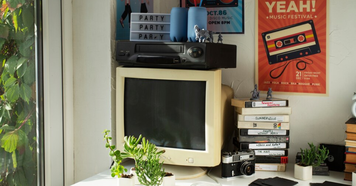 Read more about the article 15 Living Room Ideas from 80’s for a Stylish Retro Makeover