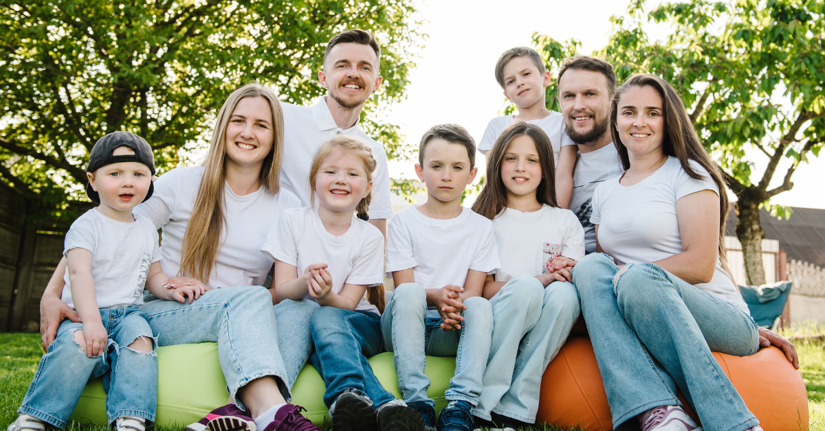 Read more about the article 15 Big Family Photo Ideas for Lovely and Memorable Moments