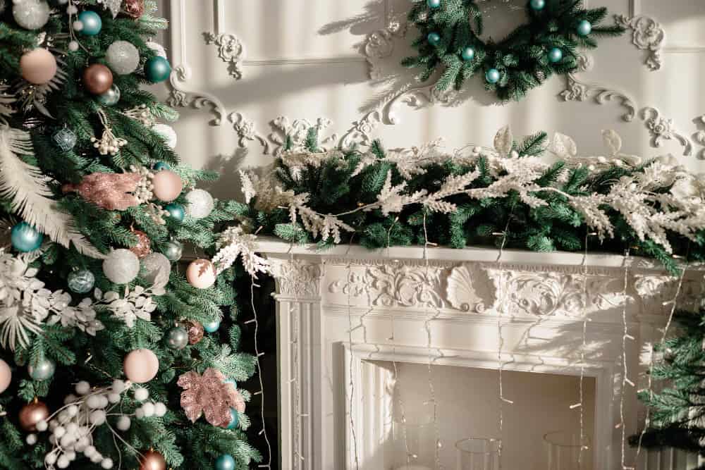 Read more about the article 17 Festive Christmas Mantle Decor Your Focal Point Awaits