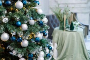 Blue and White Christmas Tree Read more about the article 15 Glam Blue and White Christmas Tree Styles You’ll Adore
