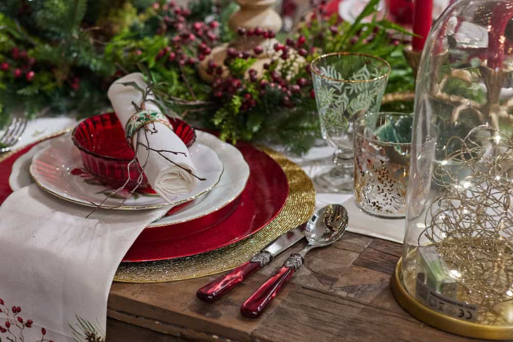 You are currently viewing 17 Magical Christmas Tablescapes Decor to Impress Guests