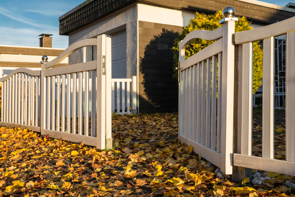 Privacy Fence Ideas You are currently viewing 21 Elegant Privacy Fence Styles to Copy This Year